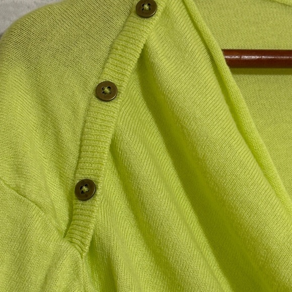 Worthington Chartreuse Blouse with Button Accents, size 2X - Picture 3 of 8